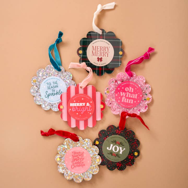 Scalloped Round Frame Ornament