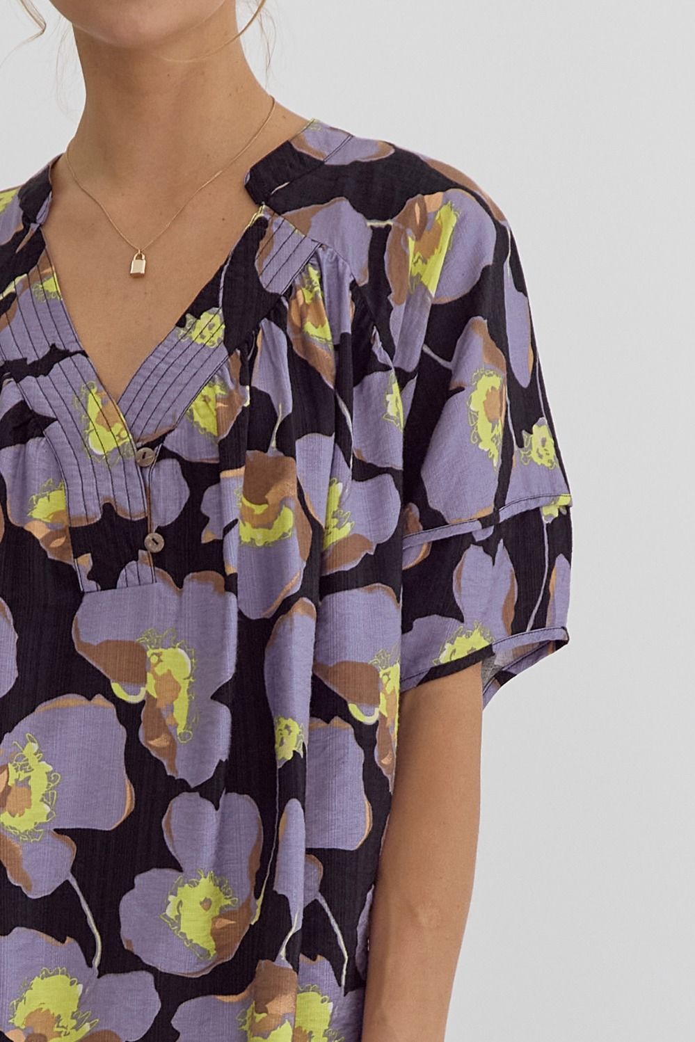 Black Floral Print V-neck Short Sleeve Top Featuring Stitching
