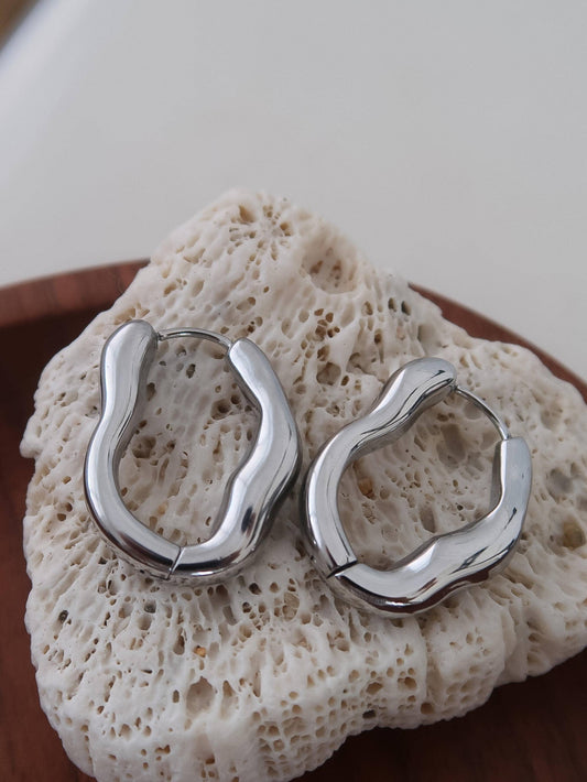 Darcy 18K Oval Hoop Earring