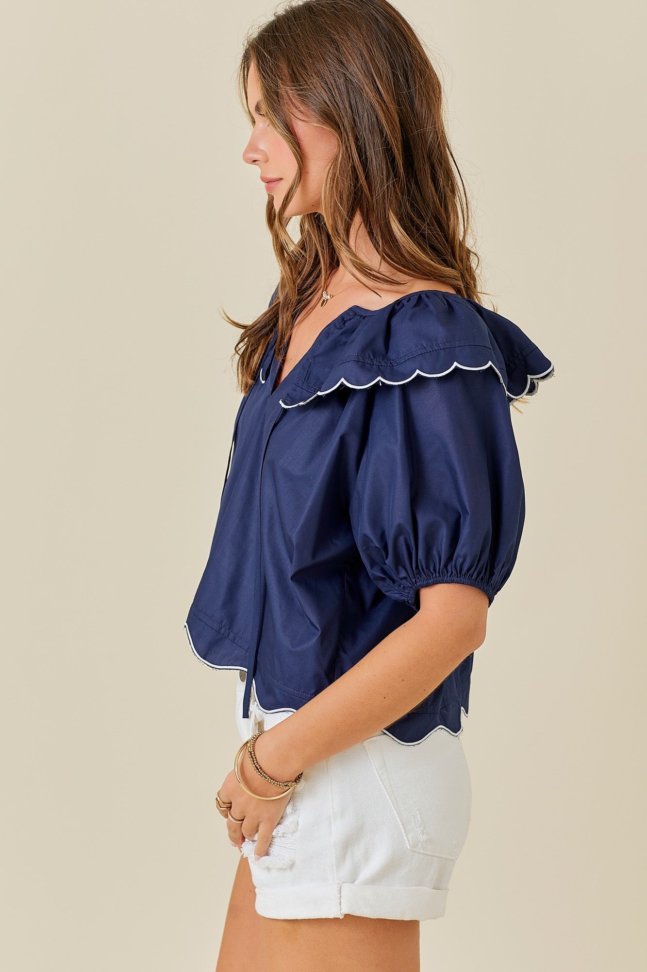 Scallop Hem Top With Scallop Collar