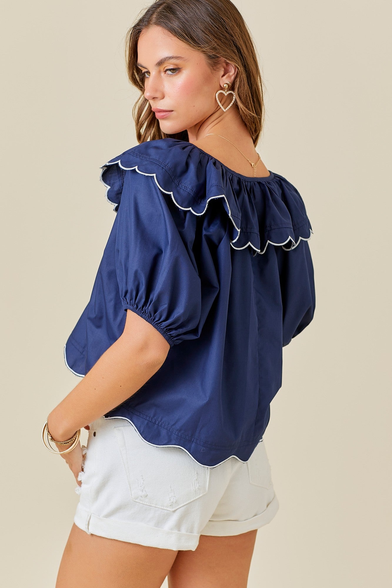 Scallop Hem Top With Scallop Collar