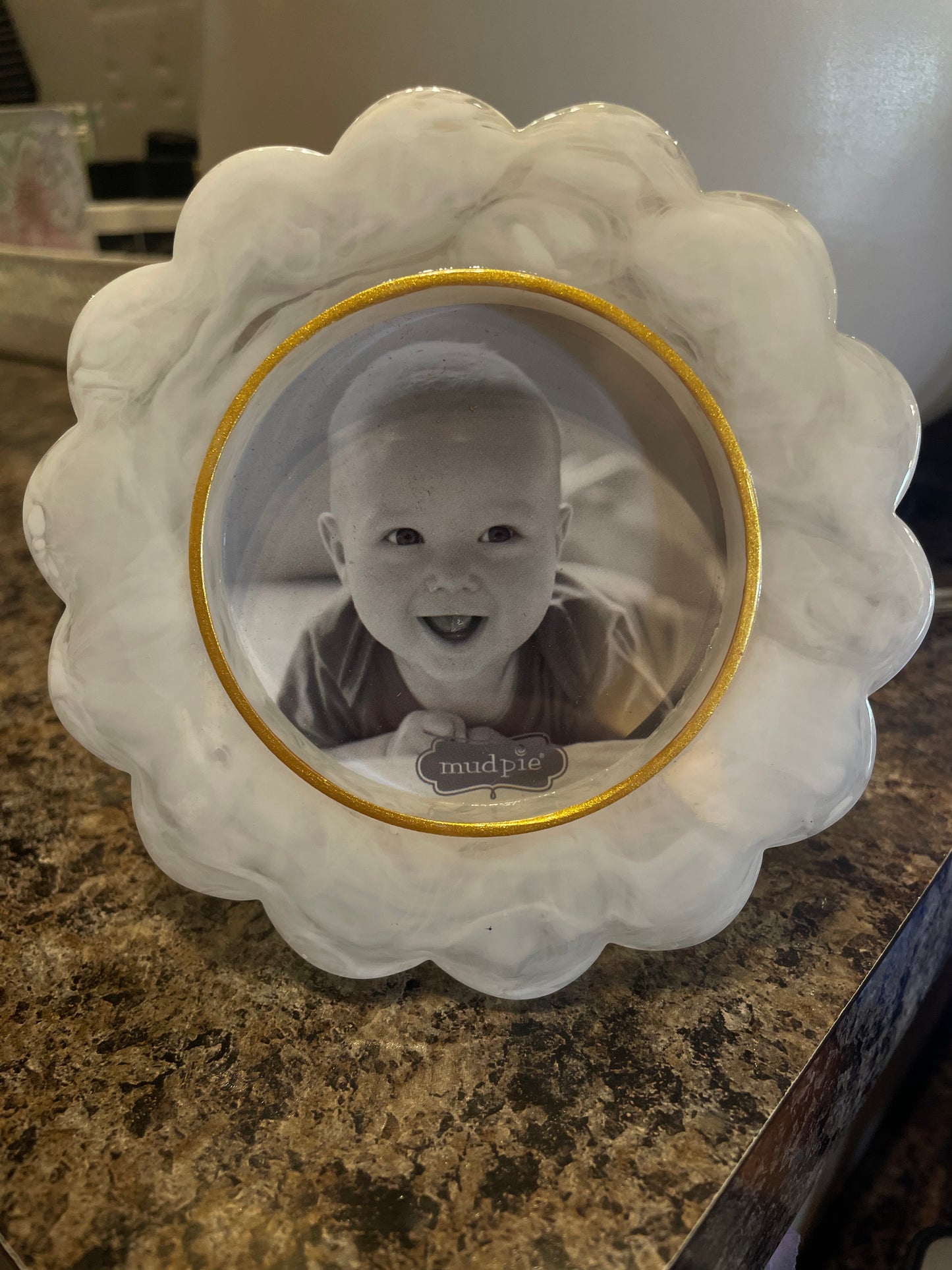 Small Marble Scallop Frame