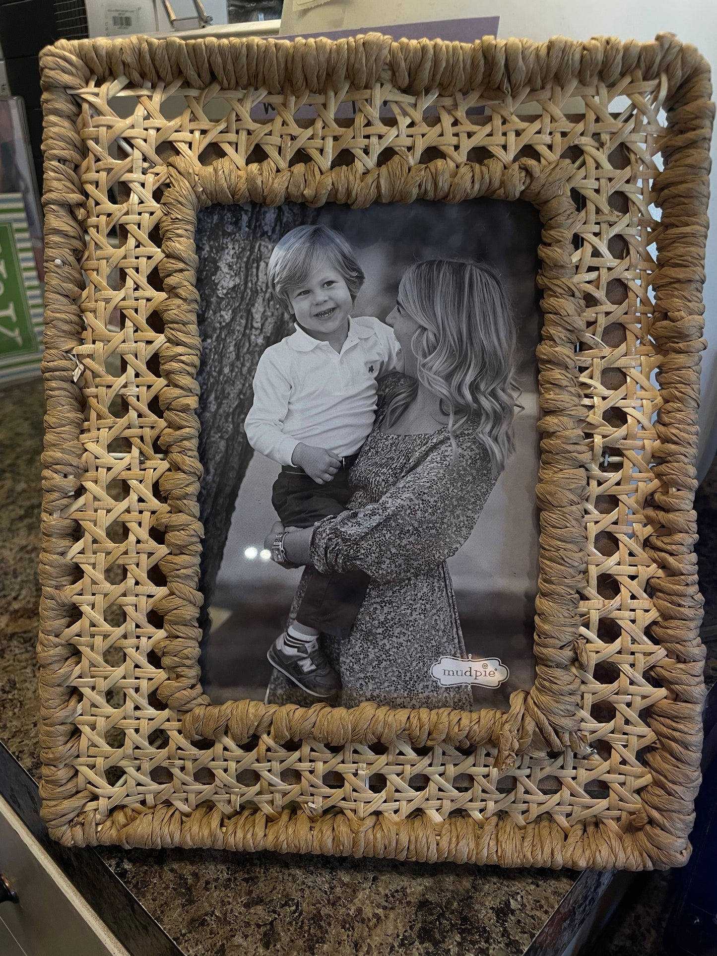 Lg Woven Frame