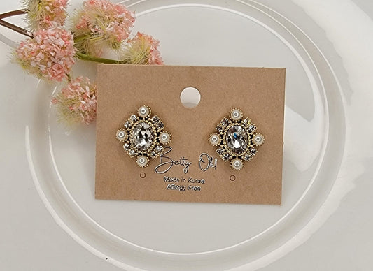 Gold/ pearl & Cz Stud